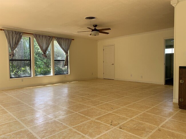 Foto del edificio - 3 br, 2.5 bath House - 5590 Clinton Street