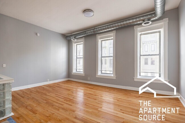 Foto del edificio - 1877 N Milwaukee Ave