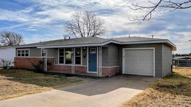 Foto del edificio - Snyder’s Best-Kept Secret – Modern 2-Bed Retreat Steps From Towle Park & Pool