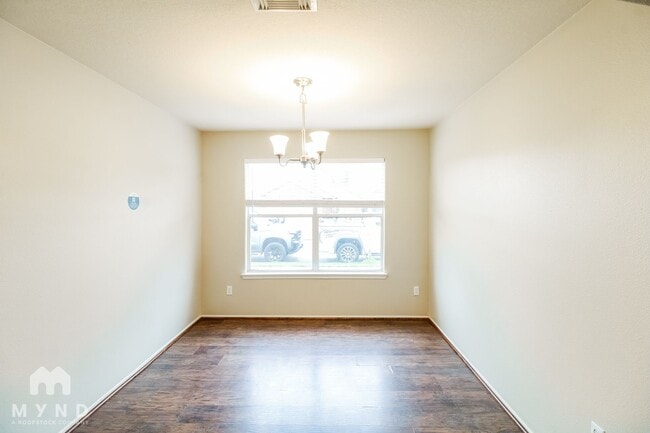 Foto del edificio - 8202 Wainwright Way