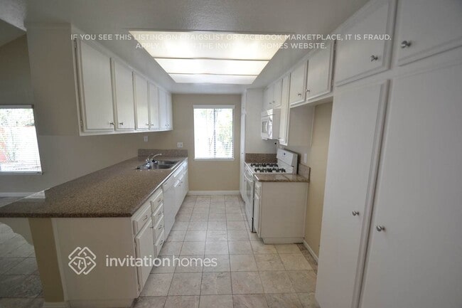 Foto del edificio - 2414 S Woodlark Dr