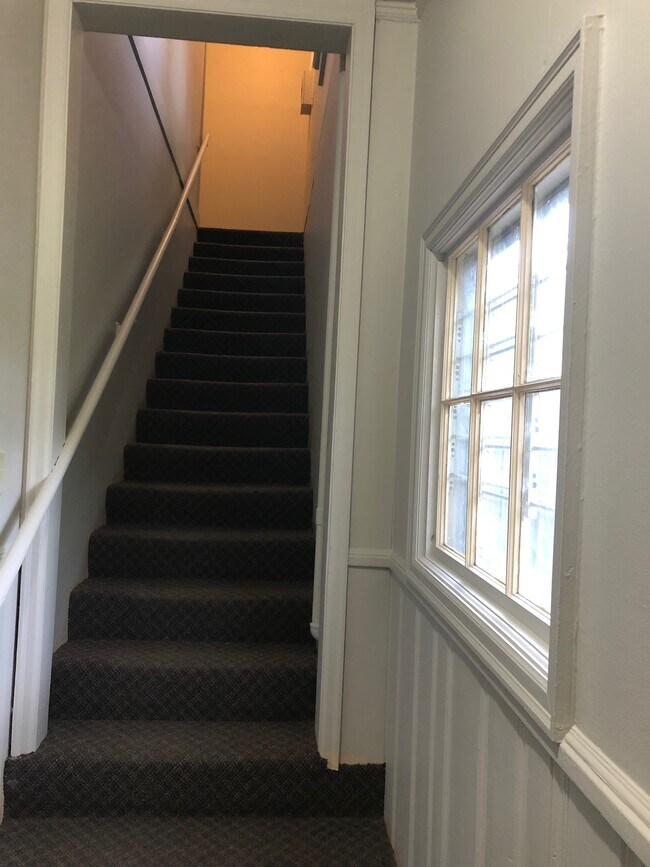 Building Photo - 1694 Overton Park Ave