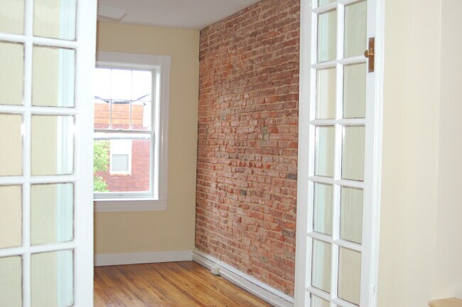 Building Photo - 708 S Eaton St