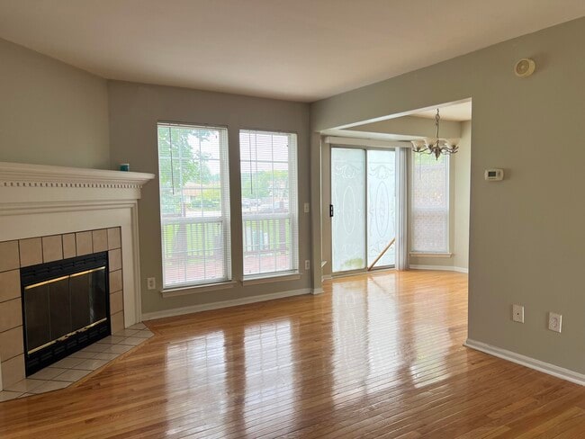 Building Photo - 43588 Yorkville Dr