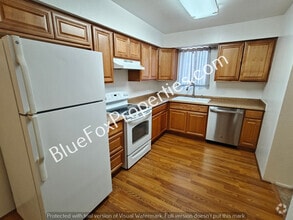Building Photo - 3690 N Country Club Rd