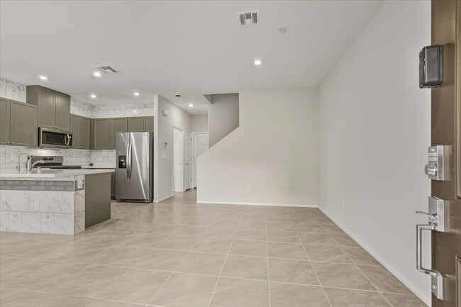 Foto del edificio - 1180 Heliodor Ave