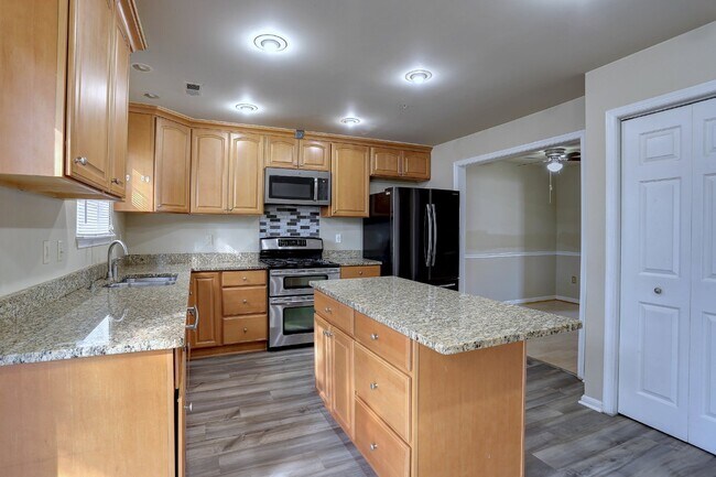 Foto del edificio - 3BD/2.2BA Fabulous End-Unit Townhome in Columbia