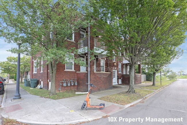 Building Photo - 382 Carpenter St