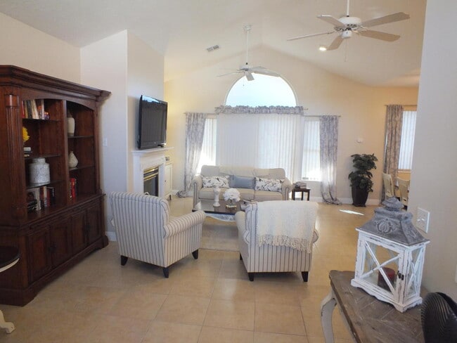 Building Photo - Beautiful dog friendly custom home in St. ...