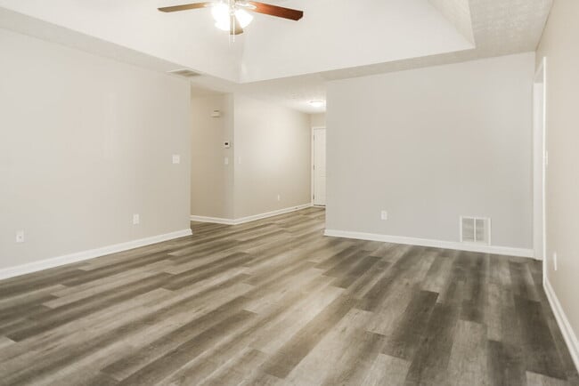 Building Photo - 229 Clearwater Dr