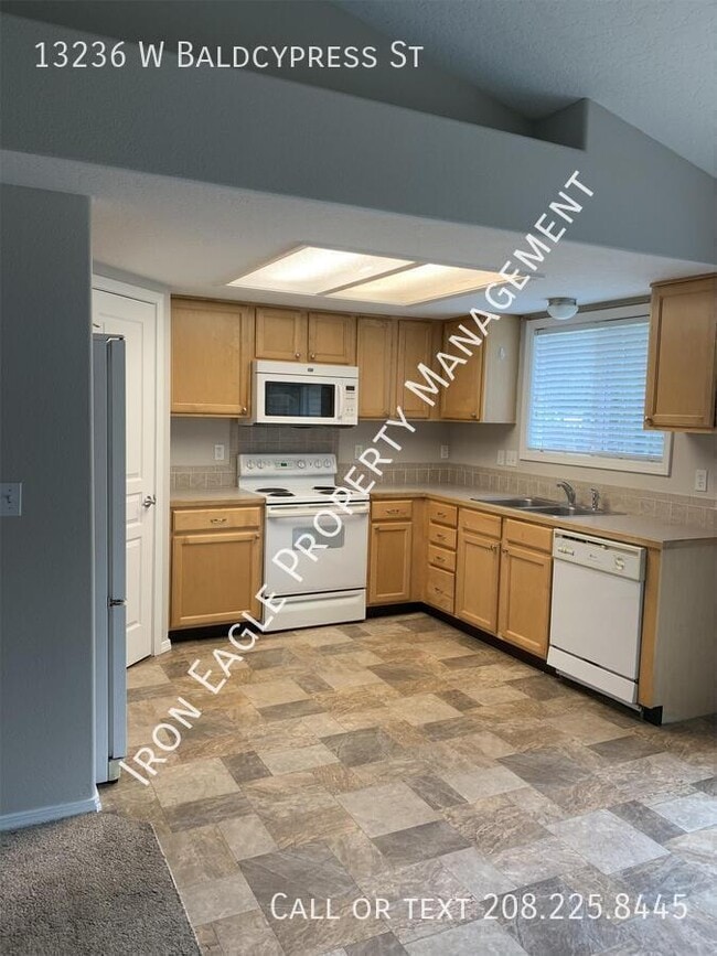 Building Photo - 13236 W Baldcypress St