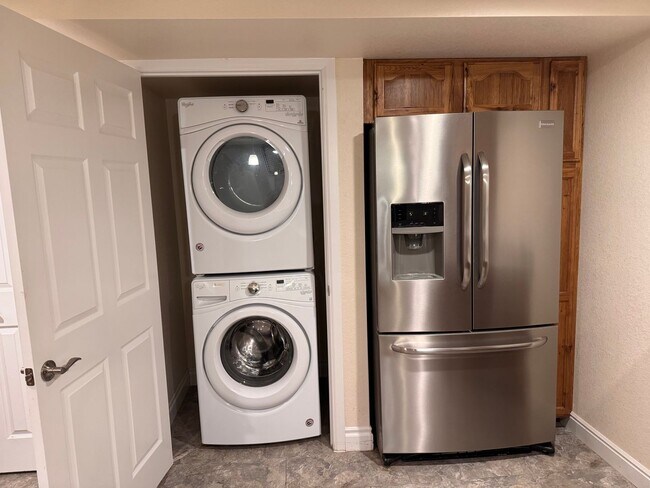 Foto del edificio - 1 Bedroom 1 bathroom basement unit in Erie.