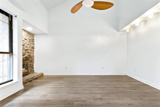 Foto del edificio - 9214 Sweetwater Dr