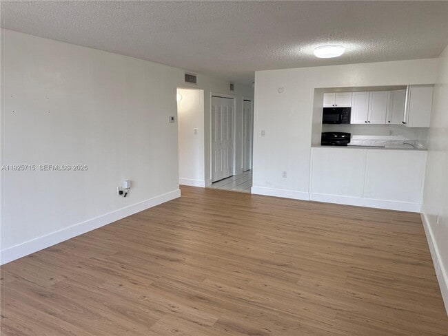 Foto del edificio - 6980 NW 186th St