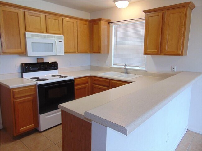 Building Photo - 156 Shady Bluff Dr