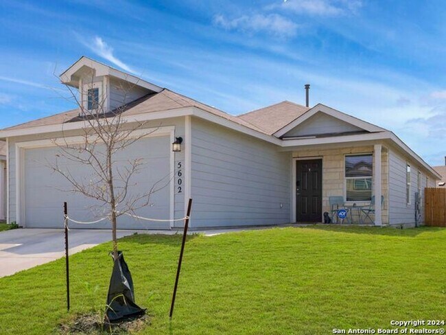 Building Photo - 3-BEDROOM HOME IN NORTHEAST CROSSING