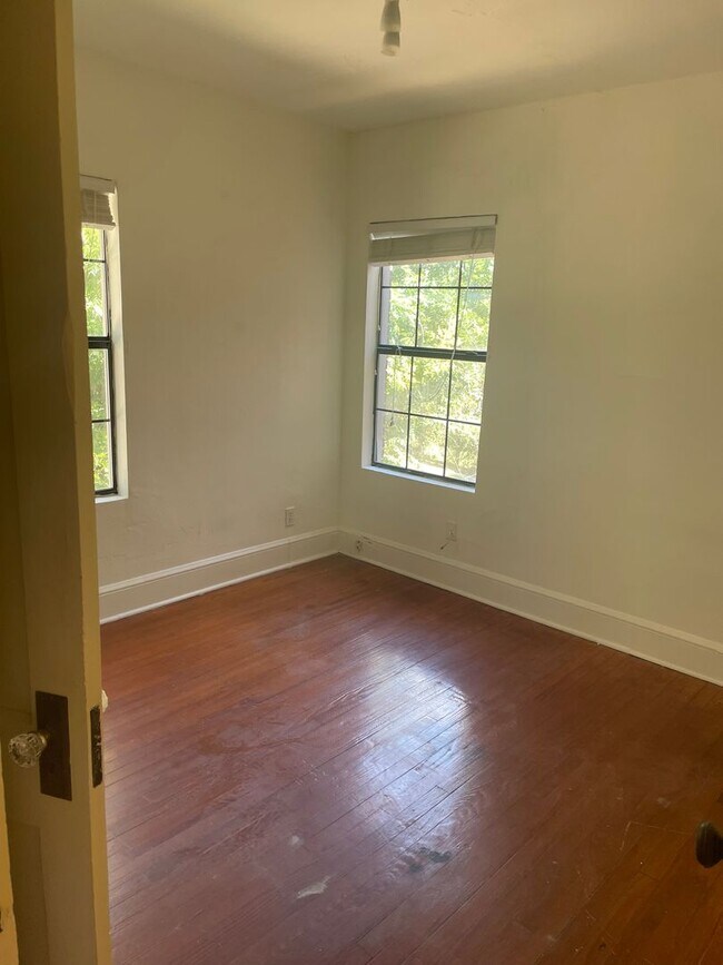 Foto del edificio - 1 bedroom Downtown Apartment in Historic D...