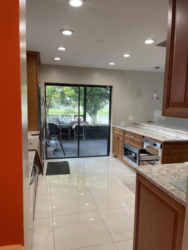 Building Photo - 5941 Strawberry Lakes Cir
