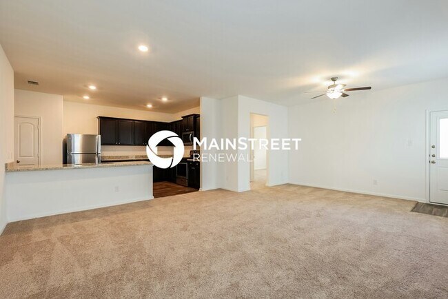 Foto del edificio - 5 Bedroom Pet-Friendly Home in New Braunfels, TX with Main Street Renewal