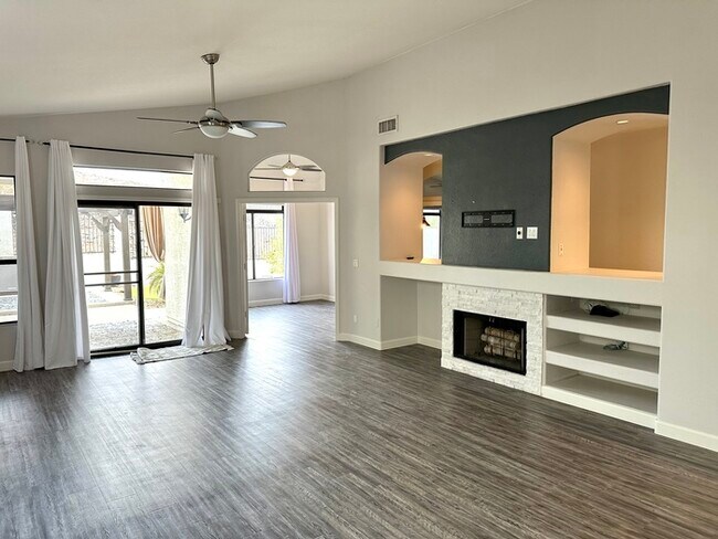 Building Photo - Gorgeous remodel update! No neighbors behind hillside lot