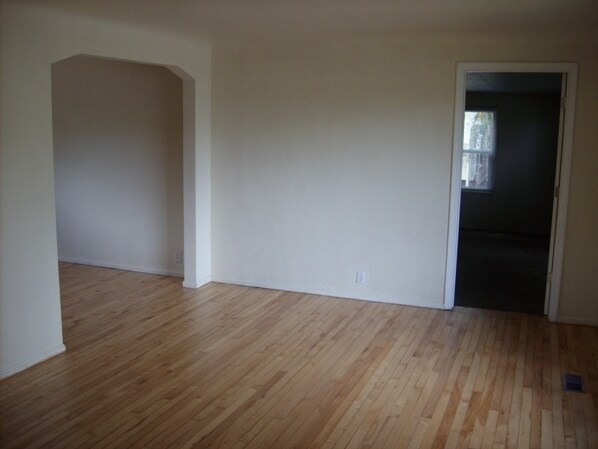 Foto del edificio - Large house in SW Eugene with forced air h...