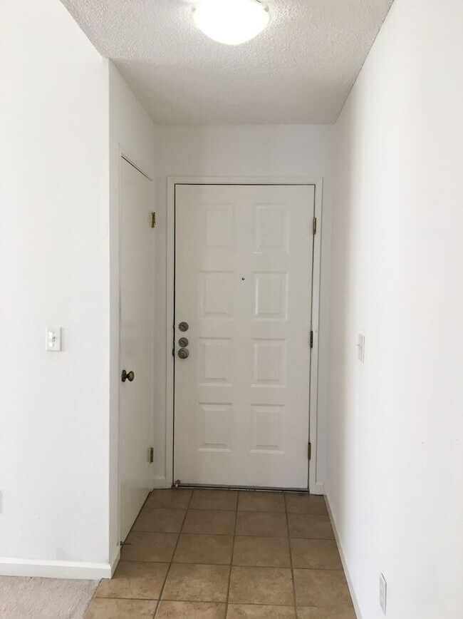 Building Photo - Beautiful 2 Bedroom 2 bath Home in Desirab...