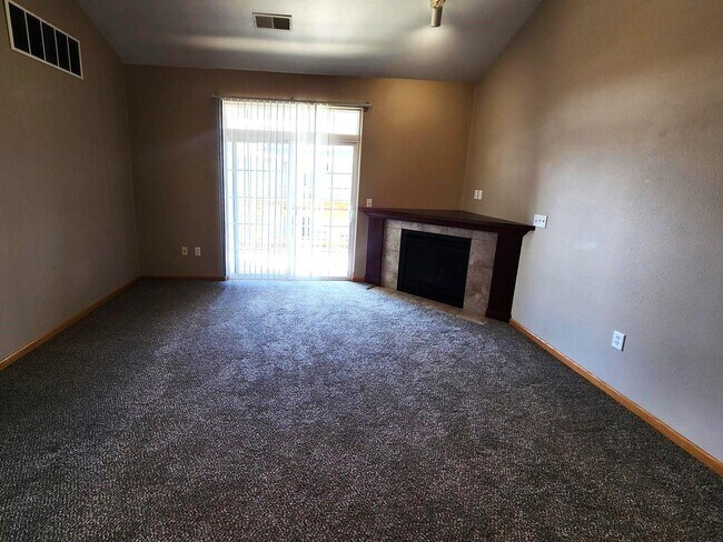 Foto del edificio - 2250 W Lake Rd