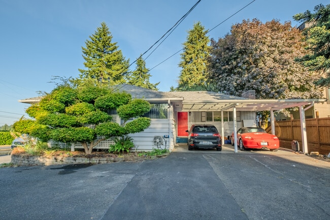 Building Photo - 1916 Bridgeport Way W