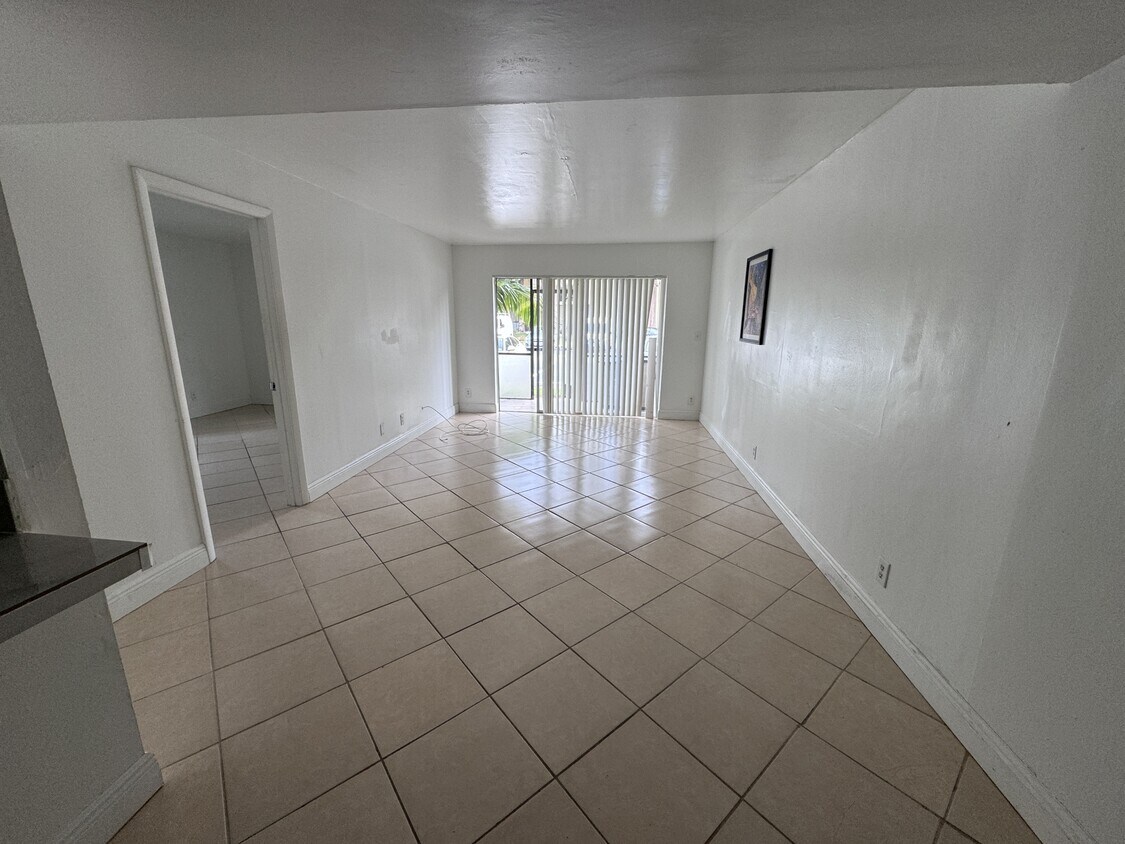 Primary Photo - 470 NW 20th St