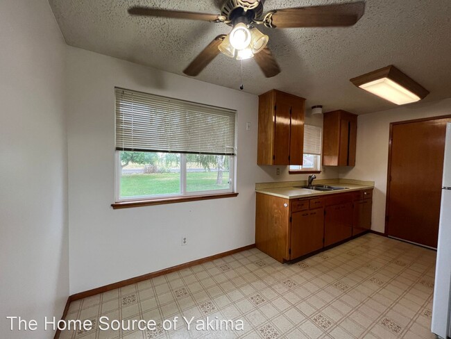 Foto del edificio - 3 br, 1 bath House - 210 Blossom Drive