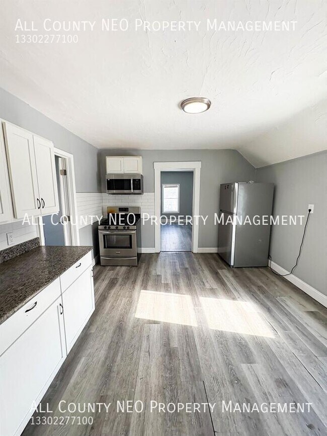 Foto del edificio - 3320 W 56th St