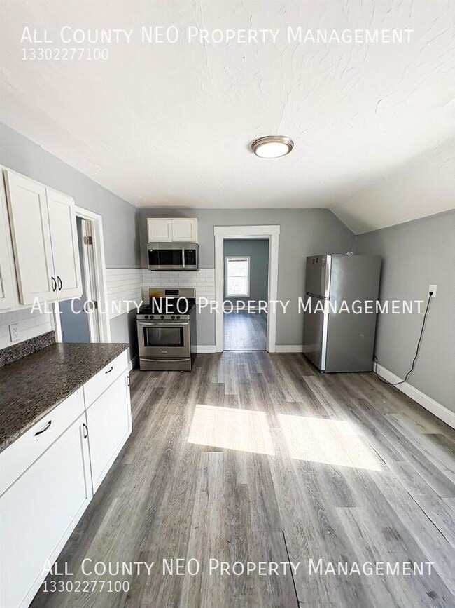 Building Photo - 3320 W 56th St