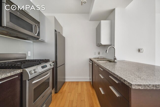 Foto del edificio - 350 W 42nd St
