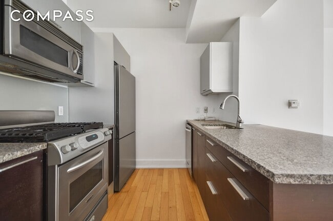 Building Photo - 350 W 42nd St