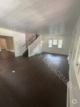 Building Photo - 120 N Oakley St