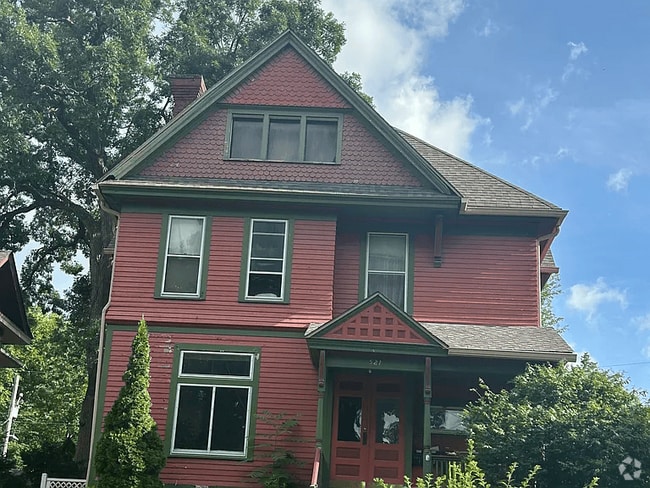 Building Photo - 521 W 8th St
