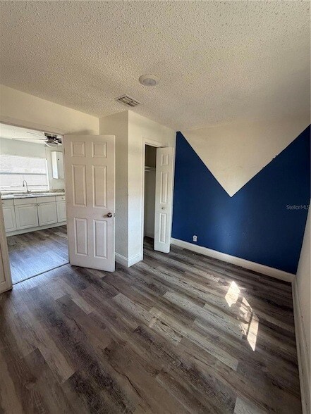 Foto del edificio - 4231 E Curtis St