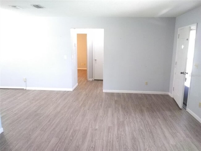 Building Photo - 9529 E Village Green Cir