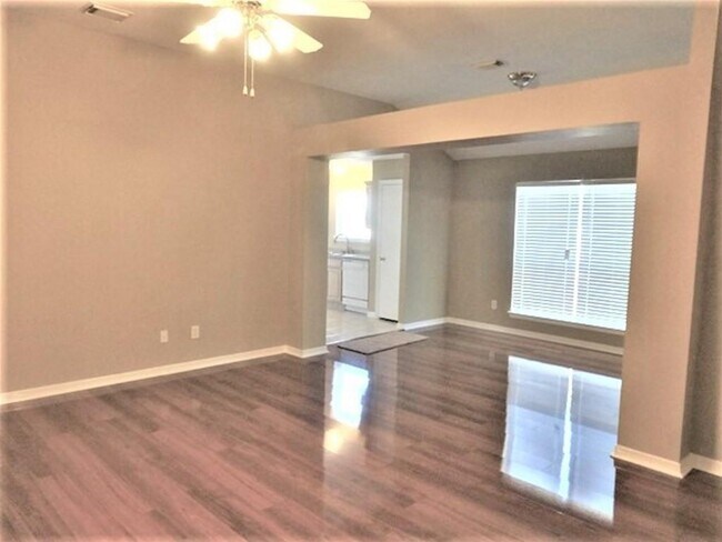 Foto del edificio - 5118 Chasewood Dr