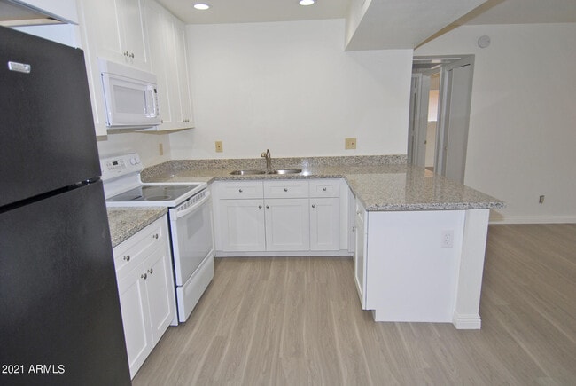 Building Photo - 700 E University Dr