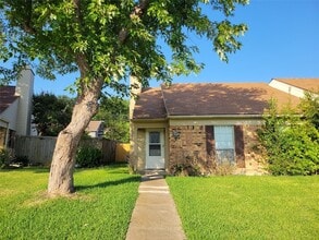 Building Photo - 833 Colchester Dr