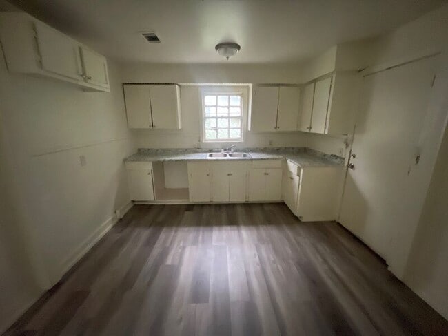 Foto del edificio - 3702 Newman Ave
