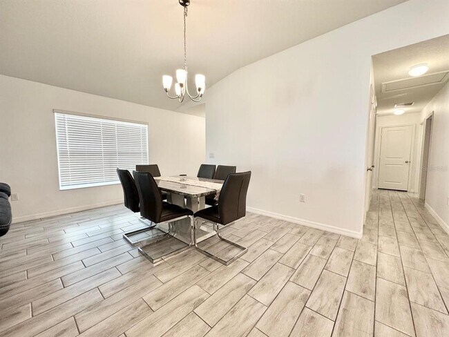 Building Photo - 1079 Papaya Cir.