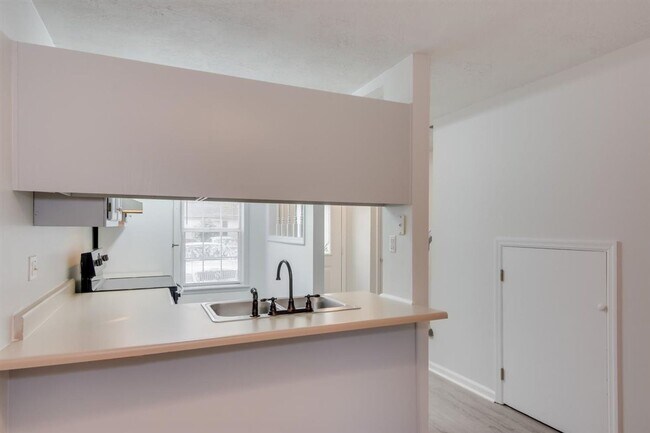 Foto del edificio - Updated 2BED/1BATH Townhome with bonus fle...