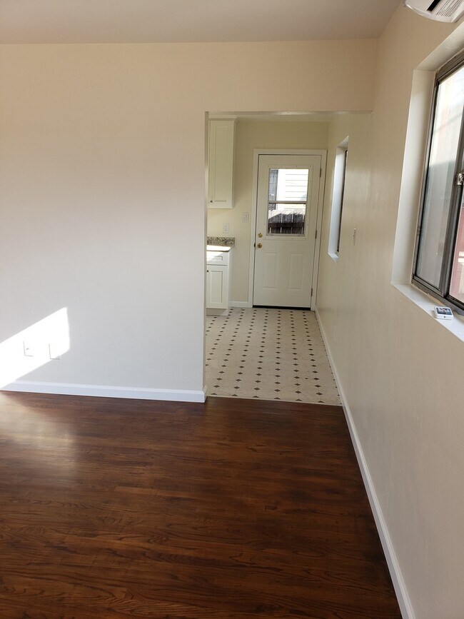 Building Photo - 4710
