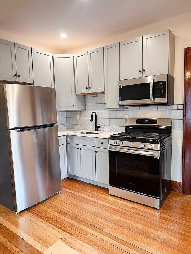 Building Photo - 44 Drew St