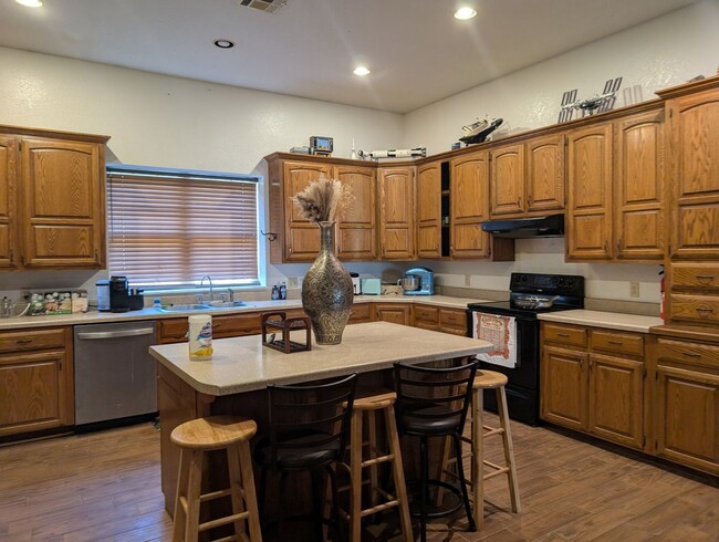 Building Photo - Spacious 4BR Homestead in Norman (5 Acres)