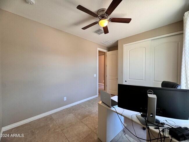 Foto del edificio - 172 CRESCENT Pl