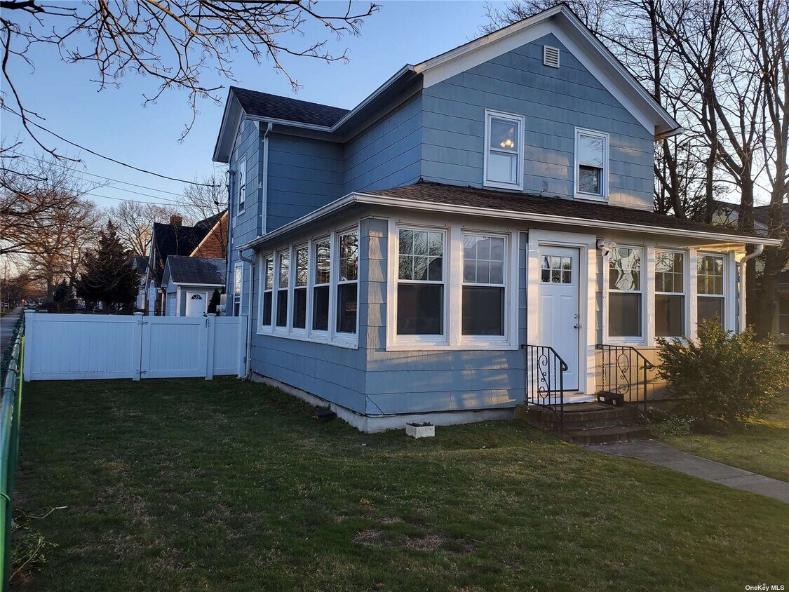 40 Amity St, Patchogue, NY 11772 Townhome Rentals in Patchogue NY