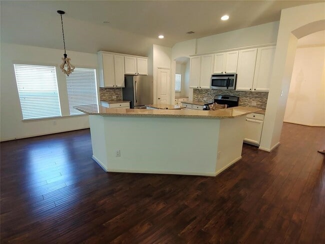 Foto del edificio - 3122 Crescent Oaks Park Ln